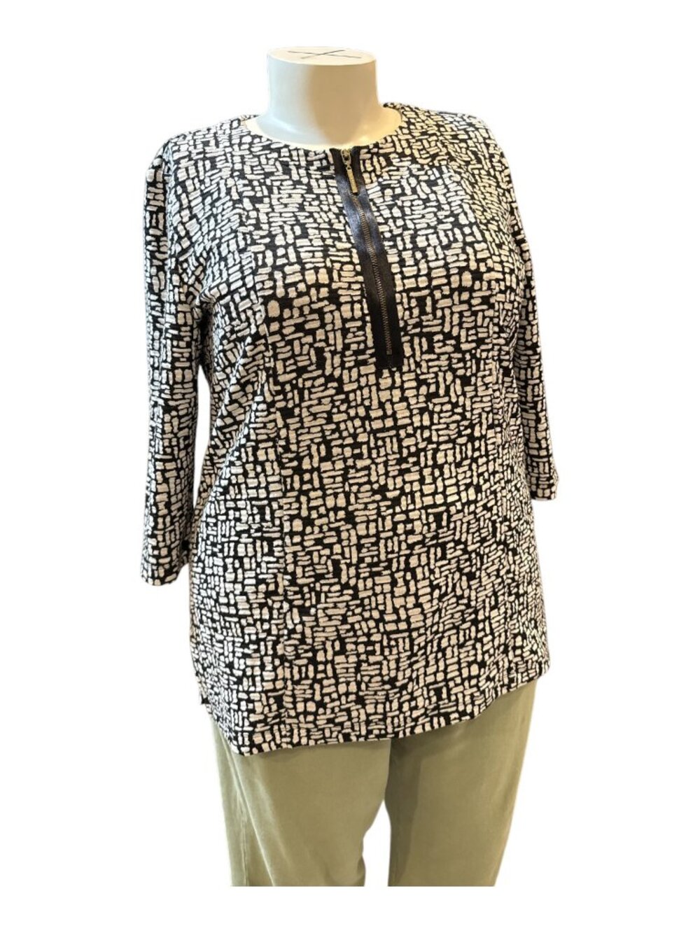 Dana Buchman Sz XL Black & White Half Zip Front 3/4 Sleeve Tunic Top
